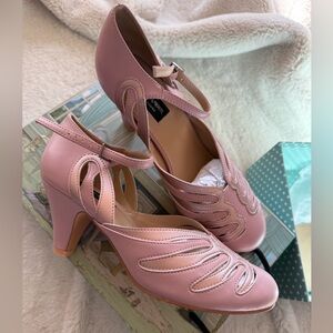 Gorgeous ‘Argentine’ heel by Australian designer Kitten D’Amour. Brand new.